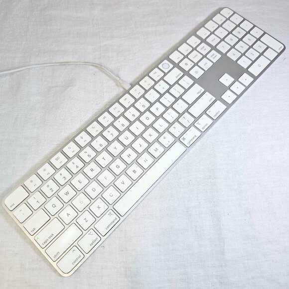 Apple Magic Bluetooth Wireless Keyboard w Touch ID & Numeric Pad A2520 - Picture 1 of 3